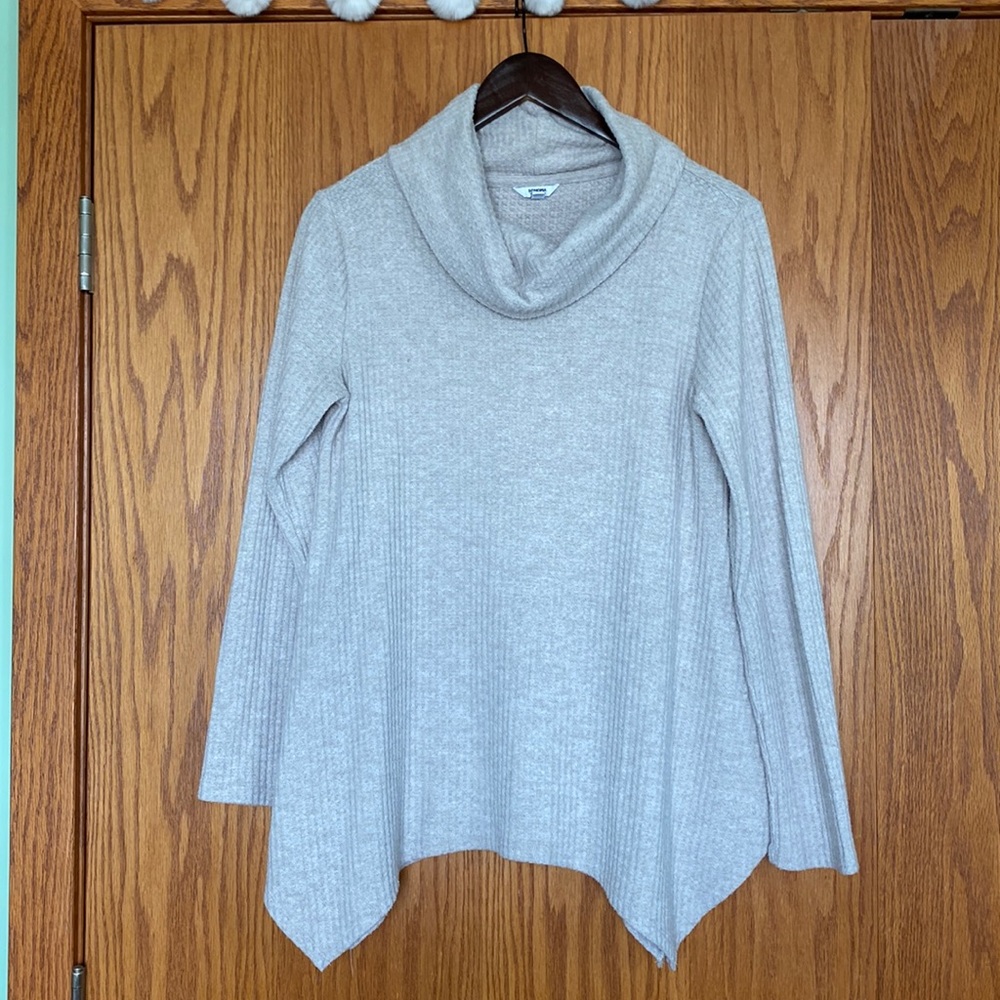 Loose turtle neck sweater